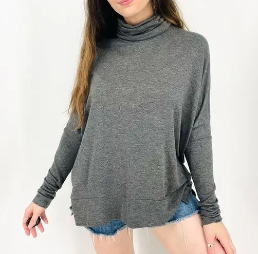 Madison & Berkeley  Slouchy Oversized Turtleneck in Gray Size M