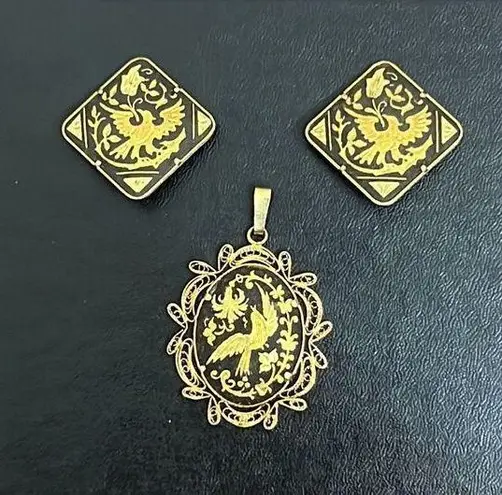 Spanish Damascene Clip On Earrings & Matching Bird Pendent Jewelry Set Gold