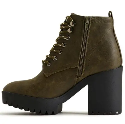 Seven7 Women's Flatiron Lug Sole Boots