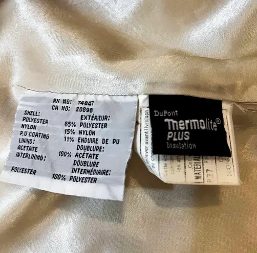 Andrew Marc The perfect lightweight layer for when you're on the go! XL Cream colored quilted jacket with two handy pockets.    • 33 1/2" length / 29” Pit to Pit   • Front pockets   • Lined, with 100% polyester fill   • 100% polyester   • 22” Sleeves   • Button Closures   • Machine wash, tumble dry   • Only press with cool iron when needed  cream quilted jacket, lightweight outerwear, cozy layering piece, padded jacket, pocketed coat, travel-friendly jacket, chic outer layer, casual quilted, insulated weatherwear, button-up jacket - Image 3