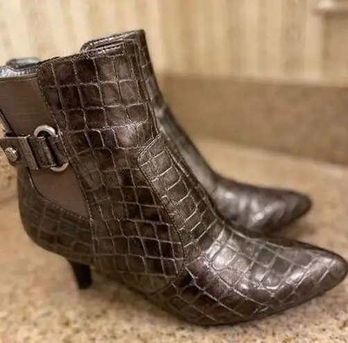 Anne Klein  size 5 womens alligator skin booties