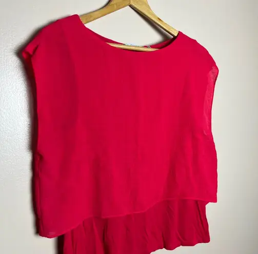 T Tahari SALE! Red  Sleeveless Blouse Size M EUC