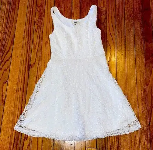 Alythea NEW FRANCESCA’S White Lace Sleeveless Party Dress