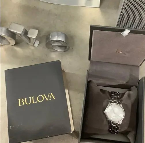 Bulova NWT STAINLESS STEEL QUARTZ WATCH