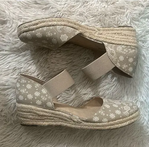 Life Stride Kaylee Khaki Slip-On Espadrilles Size 9.5 - NWT