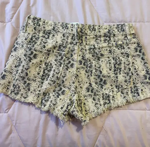 KanCan USA SnakeSkin  Shorts