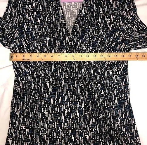 Soma  Dress Size Large Faux Wrap Top Black White Blue Long Sleeve Geometric Print