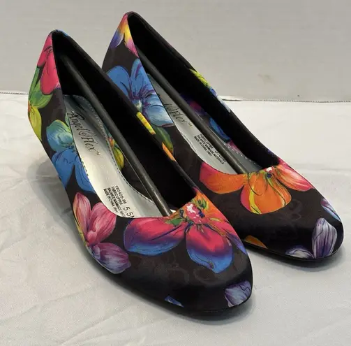 Angel Flex Black Vibrant Colors Tropical Floral Heels Closed Toe Pumps Size 5.5M