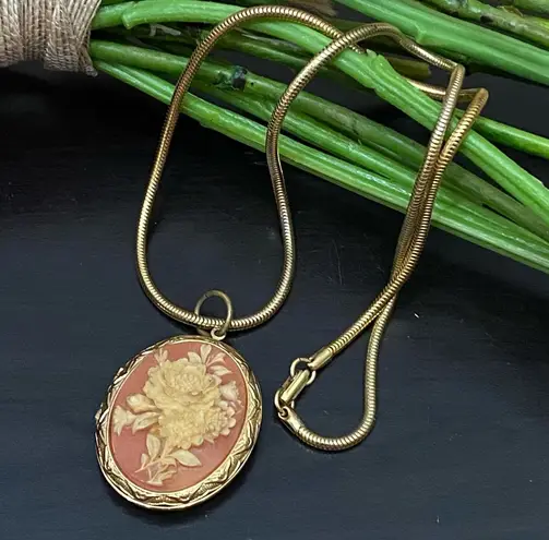 Vintage Flower Cameo Locket Pendant Gold