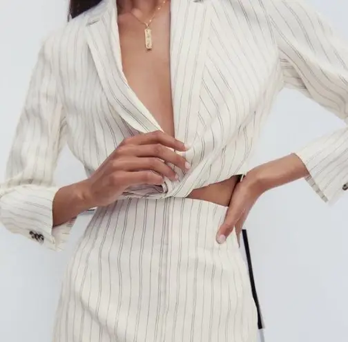 ZARA NWT  white cropped striped blazer