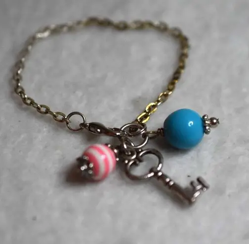 Source Unknown Trendy Chic Dangle Silver Tone Link Chain Blue/Pink Beads Key Charm Bracelet