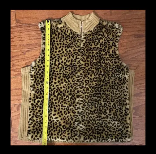 Faux fur animal pattern sweater vest. Size medium. Brown