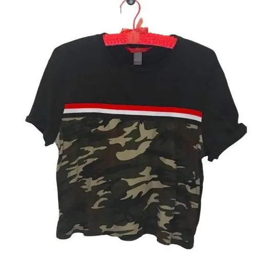 Hot Kiss crop camo crop top black green M