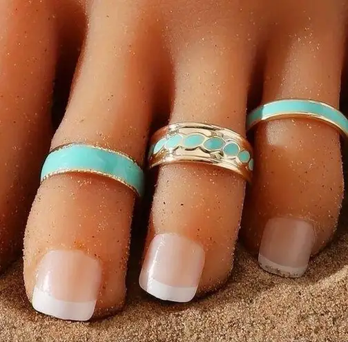Blush Green & Gold Toe Ring Set – Intricate & Elegant Designs