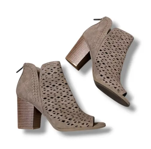 Indigo rd. Peep Toe Block Heel Booties Women's Size 8.5 Taupe Cutout Casual - Image 1