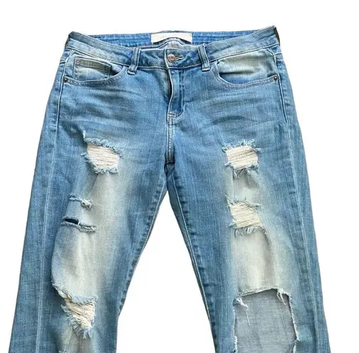 Hidden Jeans  Distressed Cropped Light Wash Jeans with a Raw Hem. Size 26.