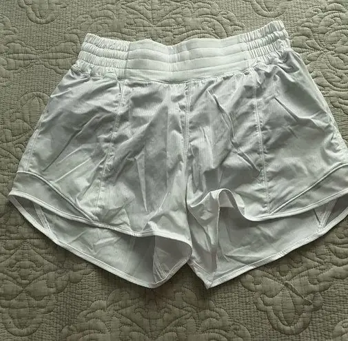 Lululemon  hotty hot high rise 2.5" shorts size 6