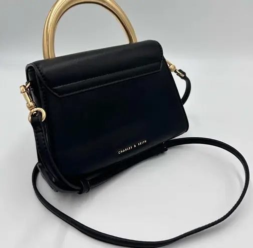 Charles and Keith
ANGULAR FLAP METALLIC TOP HANDLE BAG BLACK