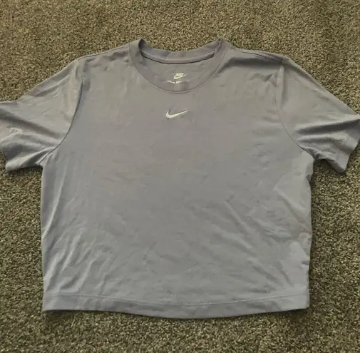 Nike cropped tee