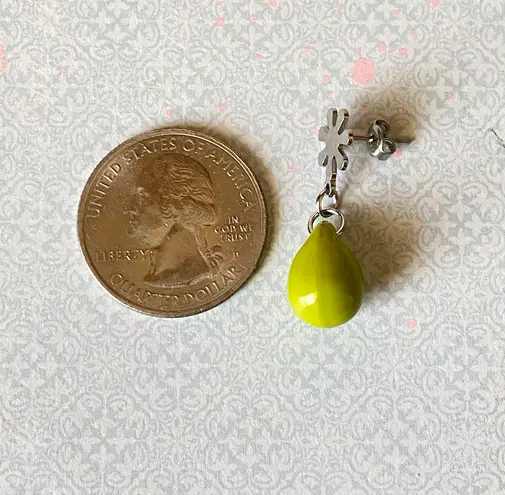 Handmade opaque chartreuse green color teardrop Czech glass earrings💚