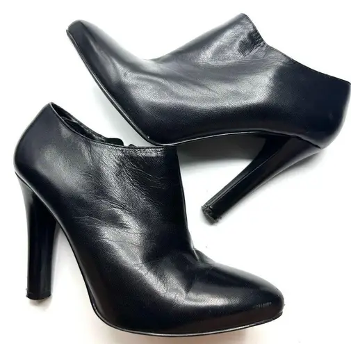 Ralph Lauren  Black Leather Heeled Bootiee Casual Chic Classic Round Toe Size 5.5