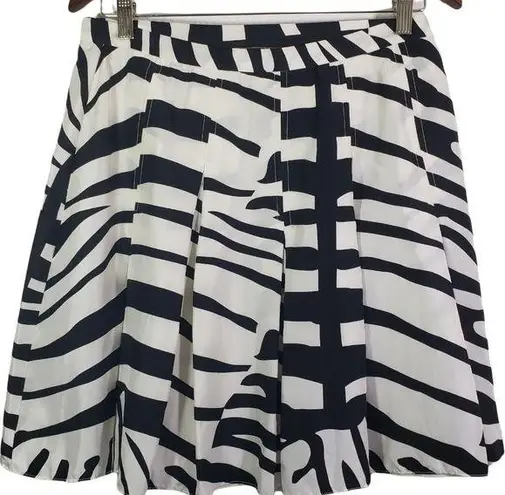 JULIE HAUS Size 8 White, Black Abstract Print Pleated, A