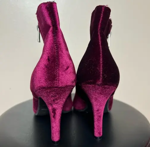 CLEARANCE! Cranberry Rouge! Velour Booties Size 8.5 EUC Red