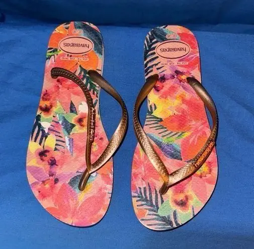 Havaianas  Size 7/8 Tropical Flip Flops