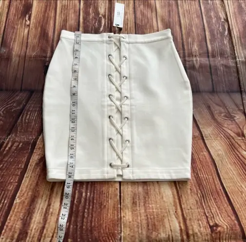 Cupcakes and Cashmere Women's Lace Front Mini Skirt Ivory Size Small