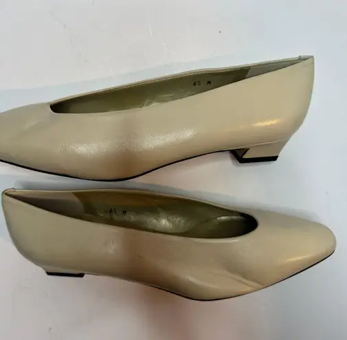 Bandolino Kitten Heels Size 6.5