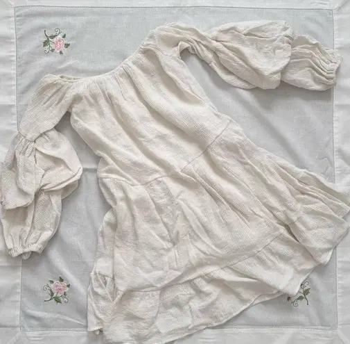 white size XS ruffled long sleeve dress with puff sleeves