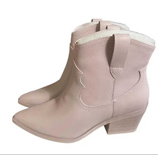 Call it spring Outlaw Western Rodeo Cowgirl Ankle Booties Boots Size 7.5 NIB