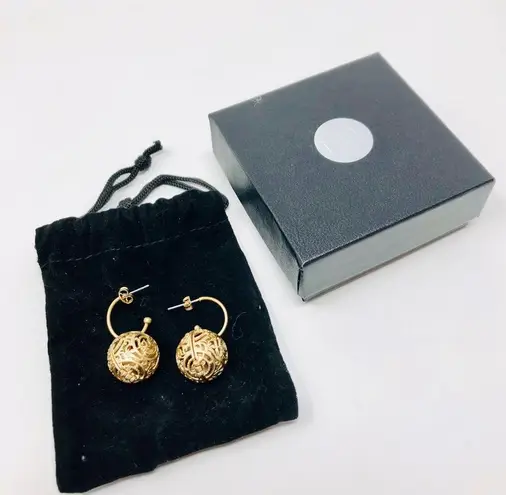 LISA HOFFMAN fragrance earrings, NWOT