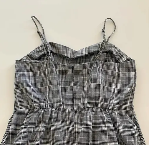 Wild Fable NWT--HOUNDSTOOTH DRESS-SIZE XS Adorable mini dress, black and white dress, adjustable straps, corset waist, back zipper, brand new, size xs Measurements: Bust: armpit to armpit 17 inches  Waist: side to side 15 inches  Length: shoulder seam to bottom 34 inches