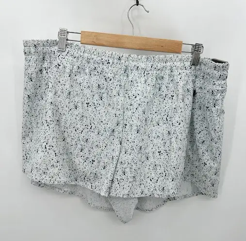 infinity CALIA Shorts Women XXL NWT Grey Blue Printed Mid Rise  Run Activewear