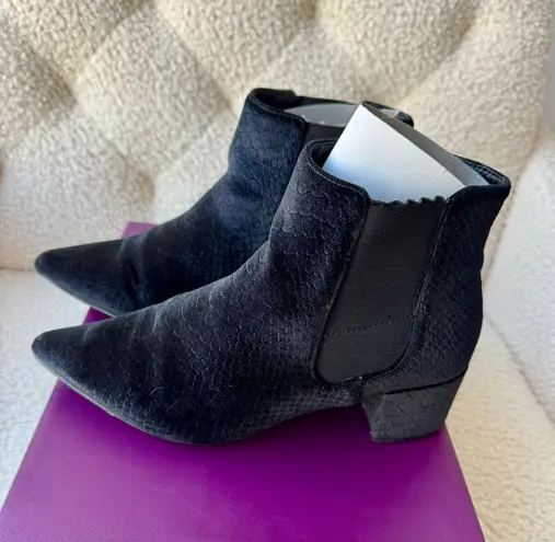 Fergalicious Fergie Black Velvet Pointed Toe Pull On Ankle Booties Size 8