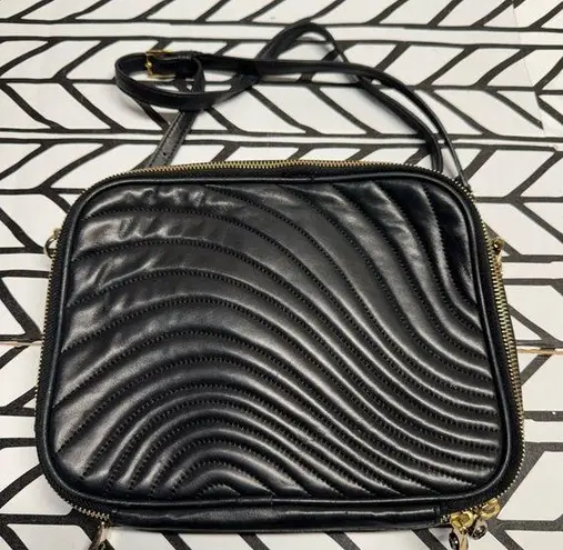 Henri Bendel New No 7 East West Black Quilted Leather Crossbody I-Pad Bag RARE