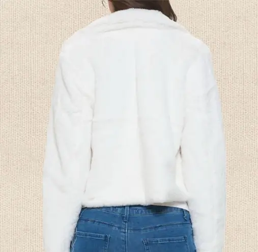 Brand New with tags, Baciano Faux Fur Fluffy White Jacket. SIZE LGE. retail $120 Size L
