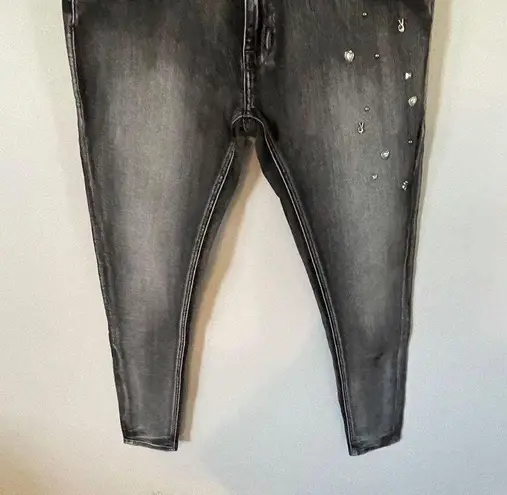 Rock & Roll Cowgirl mid rise skinny Jean size 30 peace lion head studs rodeo