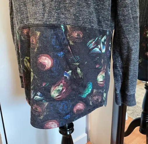 On the Byas Medium Gray Floral Hoodie