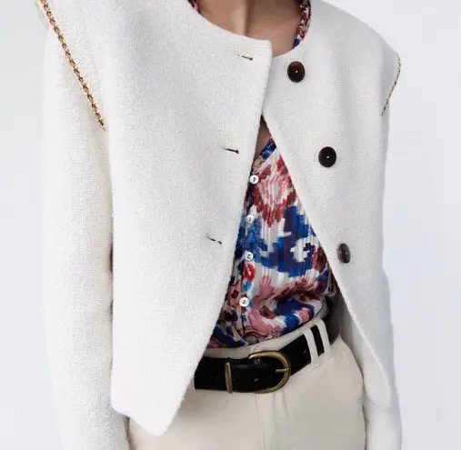 ZARA NWT  Pronounced Shoulder Textured Jacket in Ecru Cream size S