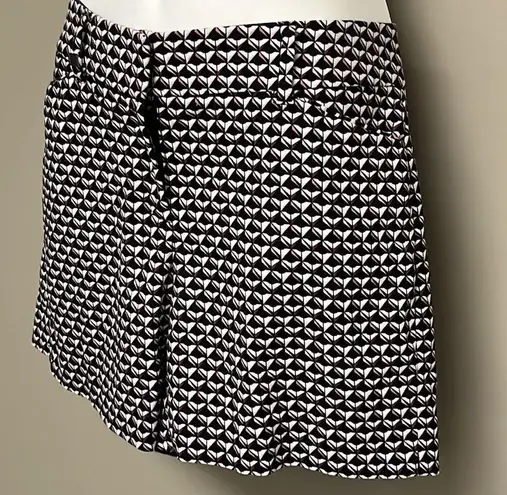 White House | Black Market  Abstract Print Short 4 Pocket Clasp Zip Shorts- Size 6