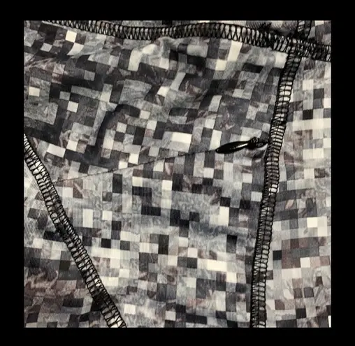 Avia capris length blk gray yoga pants - size medium