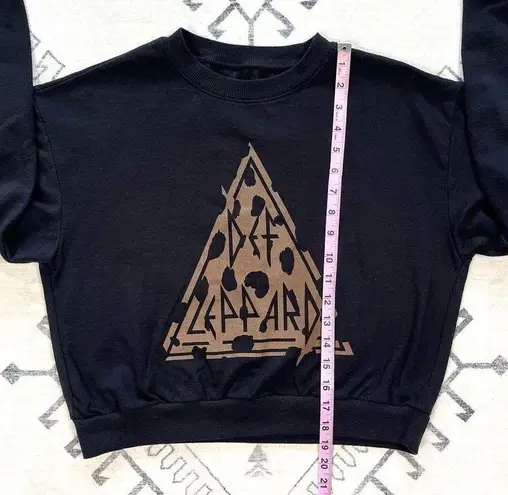 Def Leppard Black Graphic Cropped Sweatshirt