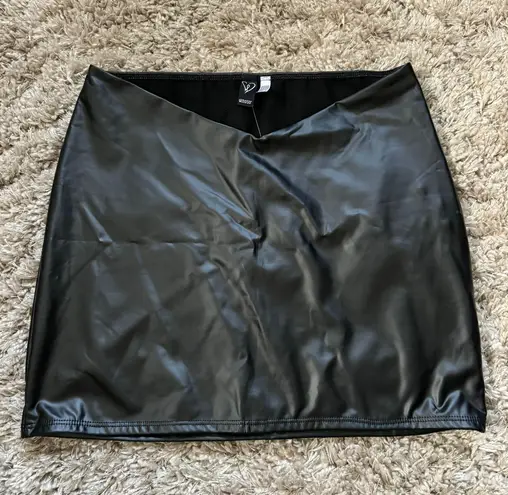 Black Faux Leather Skirt Size L