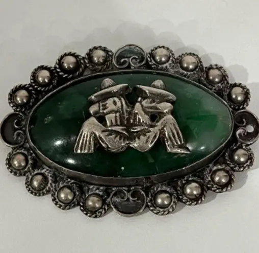 Vintage Mexico Sterling Silver Brooch Pin Jade sleeping Figures Oval Green