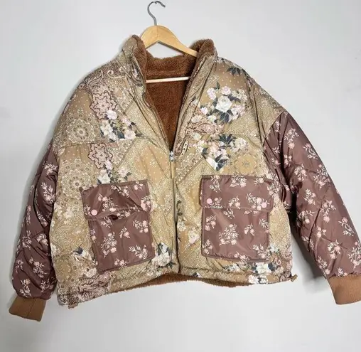 American Eagle  Reversible Floral Tan Sherpa Puffer Jacket sz XL