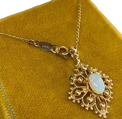 14K Gold Yellow Gold Natural Oval Opal Pendant Necklace 18" Chain Filigree
