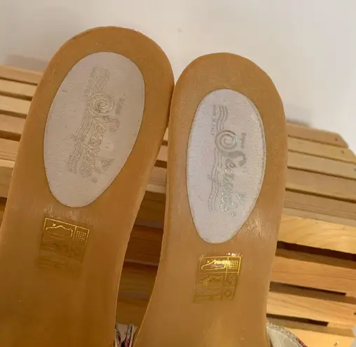 Vintage Tan/White Trendy Wood Mimic Heels Floral Sandals Tan Size 6