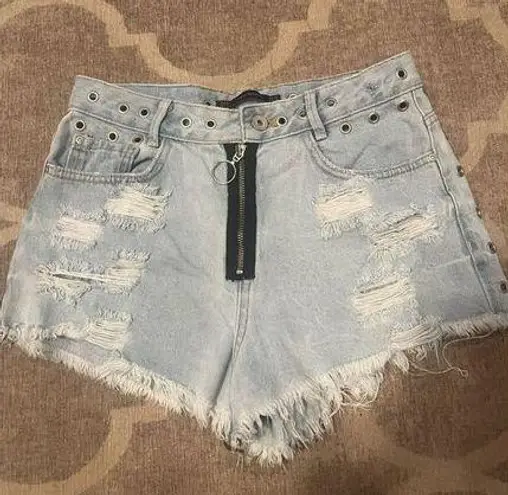 ZARA  light wash distressed cut off denim shorts size 4 zipper detail